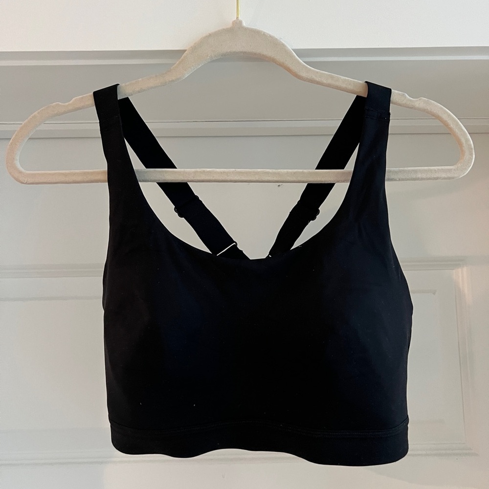 Alo cross back Sports Bra with hook and eye closure size 36C